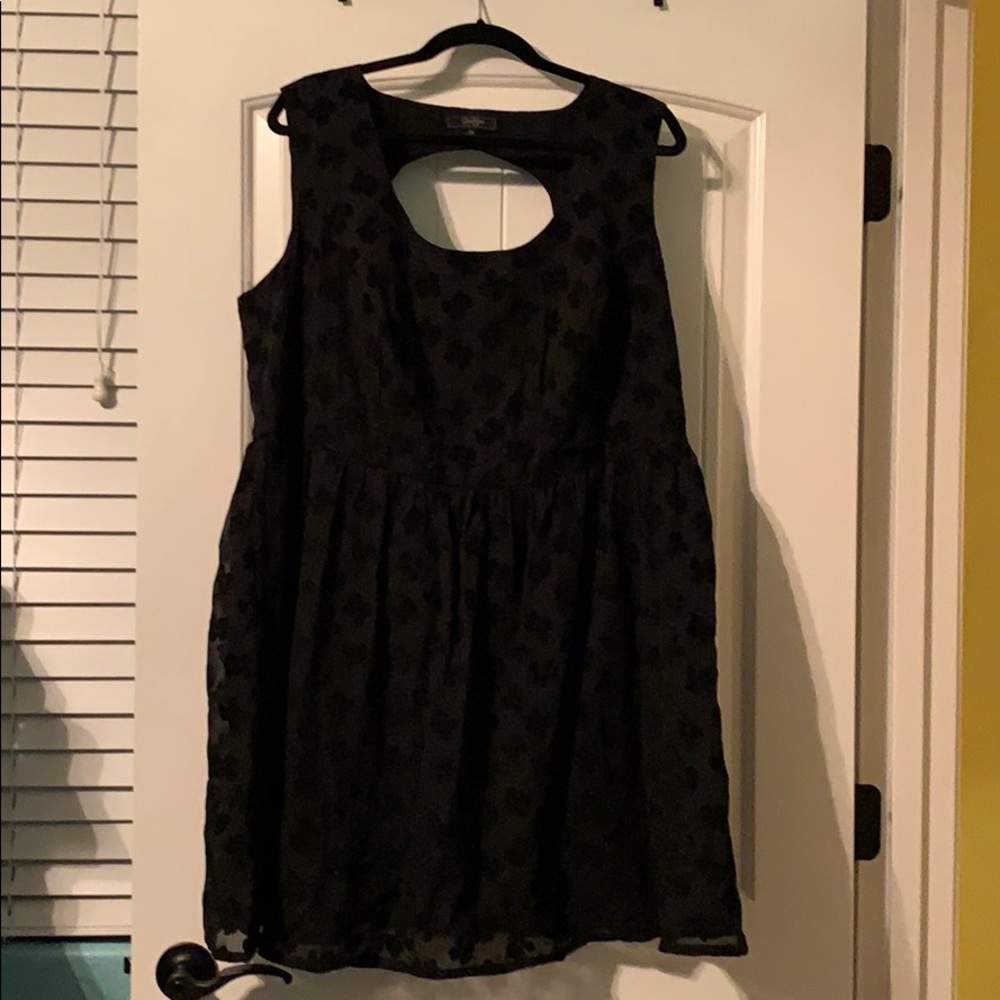 Jessica Simpson little black dress
